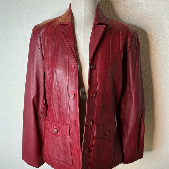 Vintage: Women's Red Leather Jacket but in excellent condition. - Picture 4 of 13
